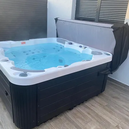 Apartment Waikiki House With Jacuzzi