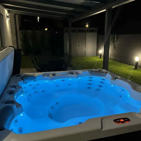 Waikiki House With Jacuzzi * Siófok