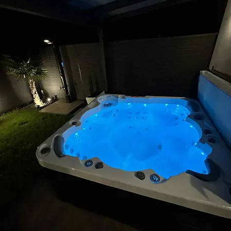 Waikiki House With Jacuzzi Siófok
