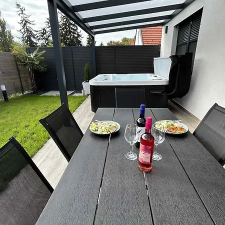 Waikiki House With Jacuzzi *