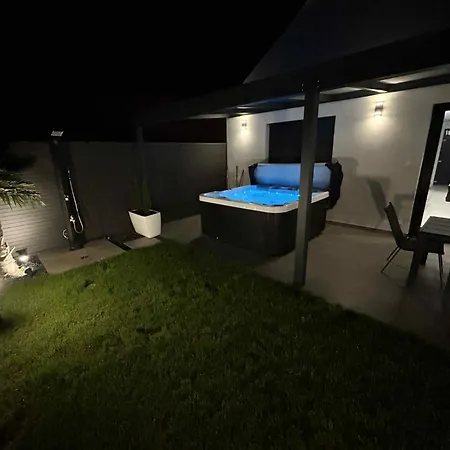 Waikiki House With Jacuzzi Διαμέρισμα *