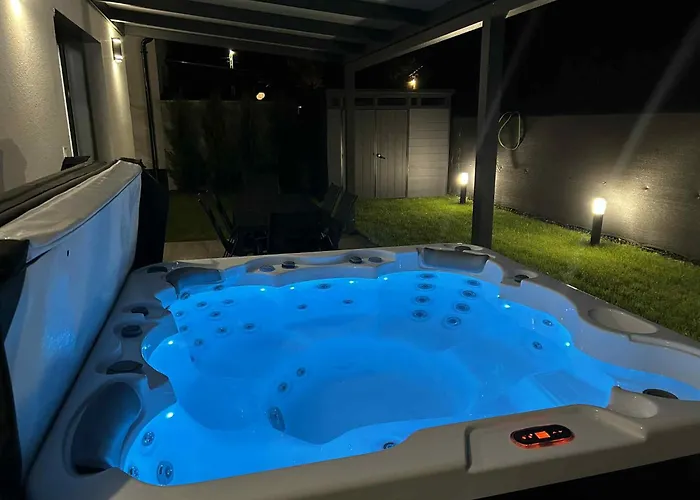 Waikiki House With Jacuzzi * Siófok