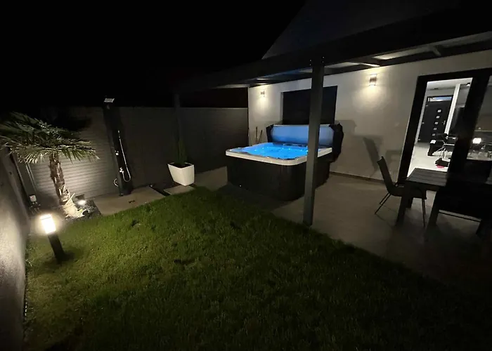 Waikiki House With Jacuzzi Διαμέρισμα *